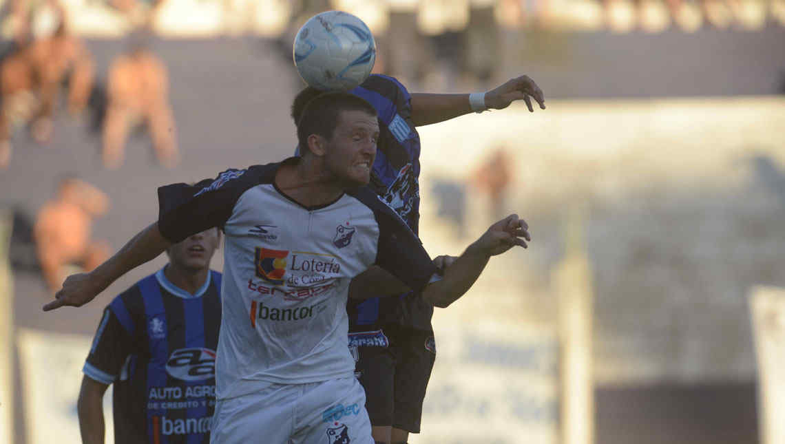 Lamentables imágenes al final del partido. (Foto. Facundo Luque)