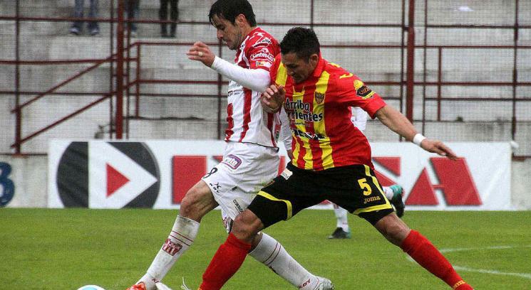 Juan Martín marcó, pero la Gloria no supo cómo sostenerlo y empata con Boca Unidos 1-0. (Foto: Télam)