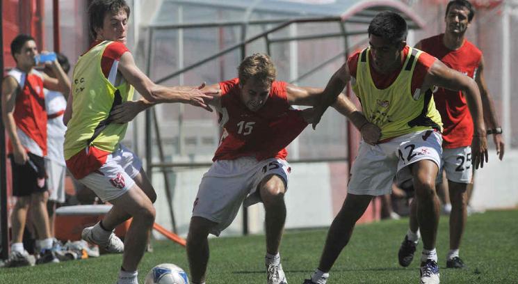 Burzio será titular el sábado y esta mañana hizo un gol (Foto: Raimundo Viñuelas).