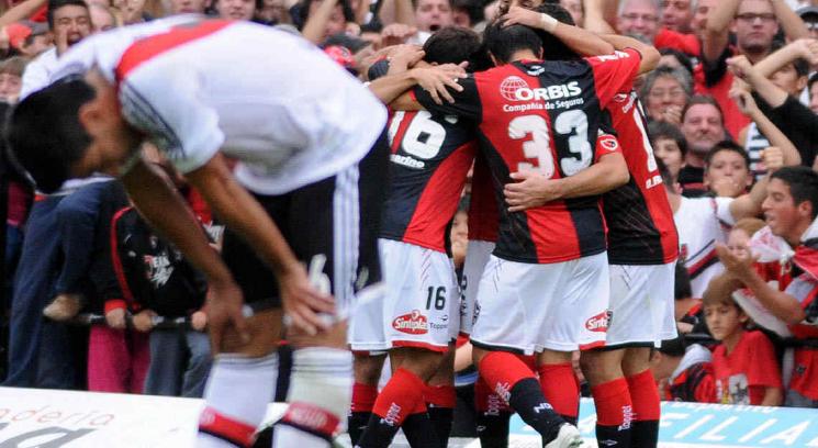 El festejo de los jugadores de Newells por el gol de Scocco (Foto: Fotobaires).